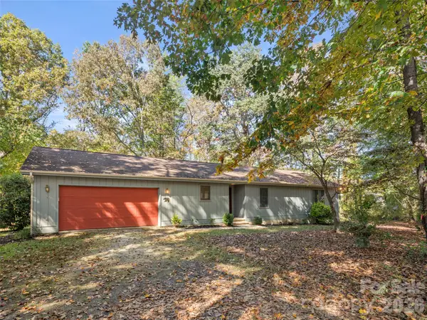 45 Bearwallow Road, Hendersonville, NC 28792