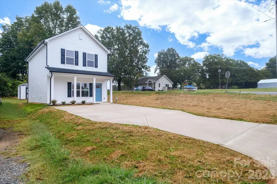 902 W Alabama Avenue, Bessemer City, NC 28016 - #2
