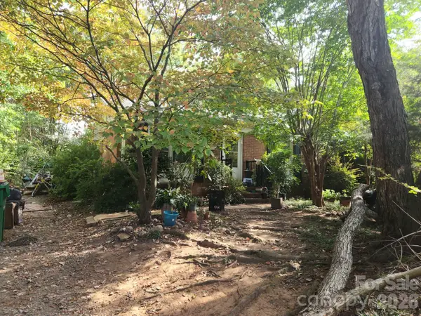 800 Farmcrest Drive, Charlotte, NC 28206