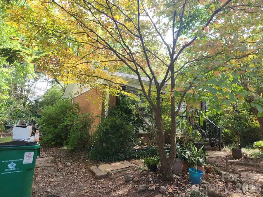 800 Farmcrest Drive, Charlotte, NC 28206 - #2