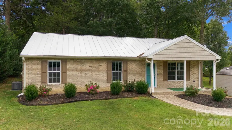 203 Crestview Drive, Thomasville, NC 27360 - #2