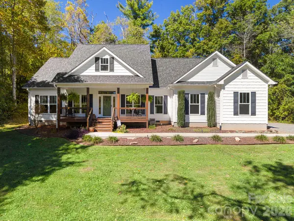 31 Willow Farm Road, Fairview, NC 28730