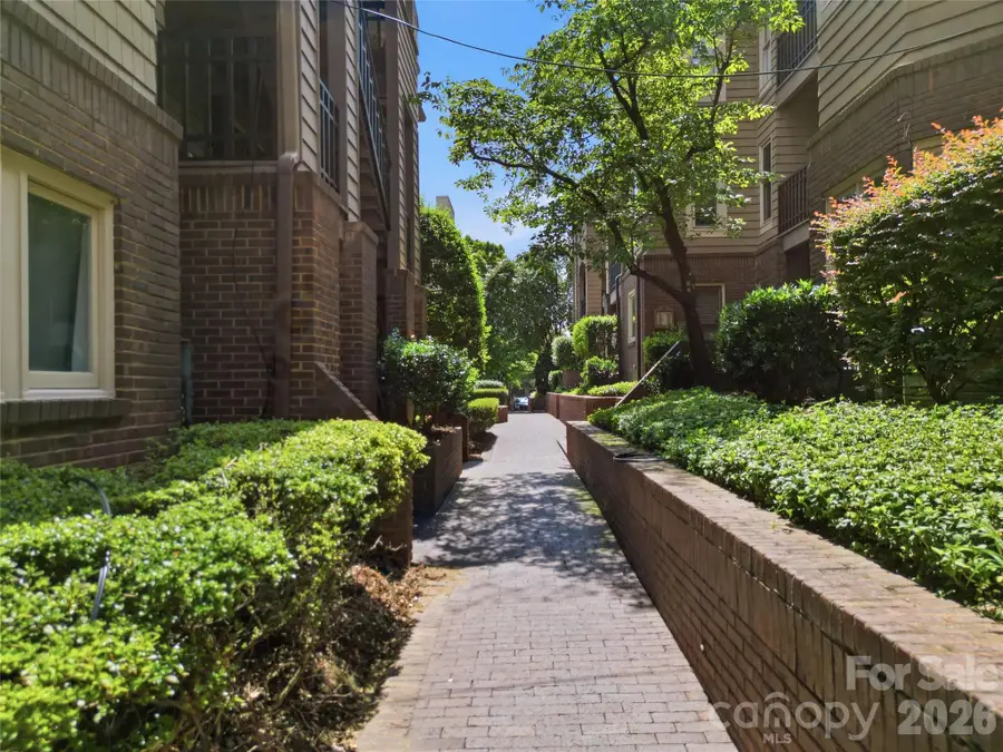 1109 E Morehead Street #16, Charlotte, NC 28204 - #3