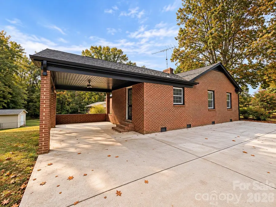 2808 28th Street Ne, Hickory, NC 28601 - #2