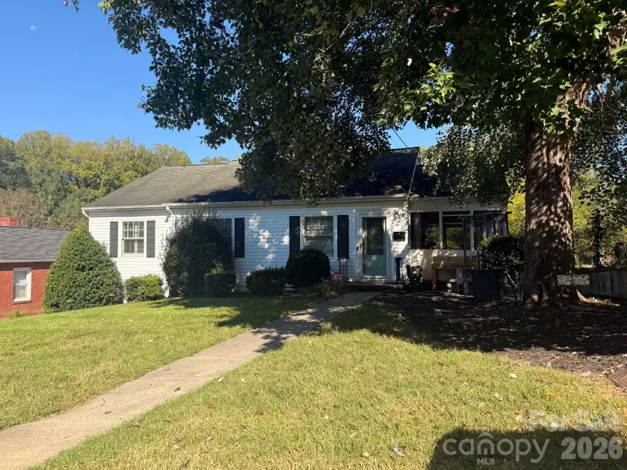 1008 Grove Avenue Sw, Lenoir, NC 28645 - #2