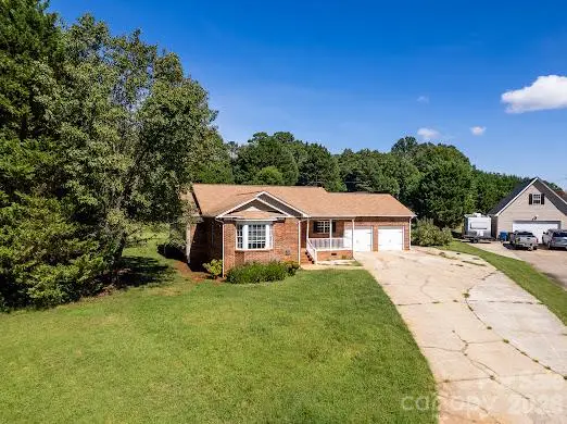 2065 Gary Lane, Hickory, NC 28602