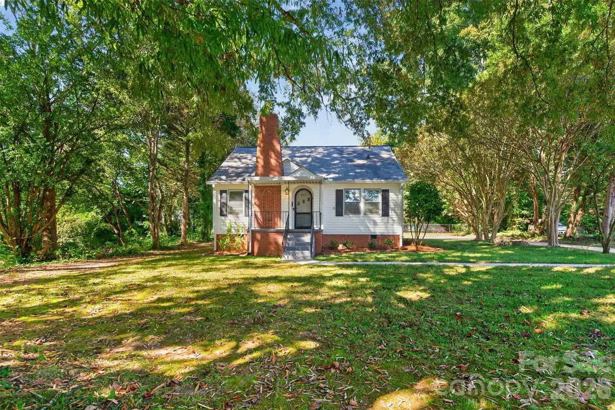 1829 3rd Street Ne, Hickory, NC 28601 - #1