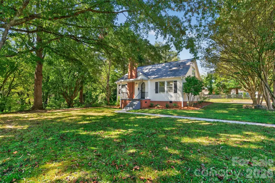 1829 3rd Street Ne, Hickory, NC 28601 - #2