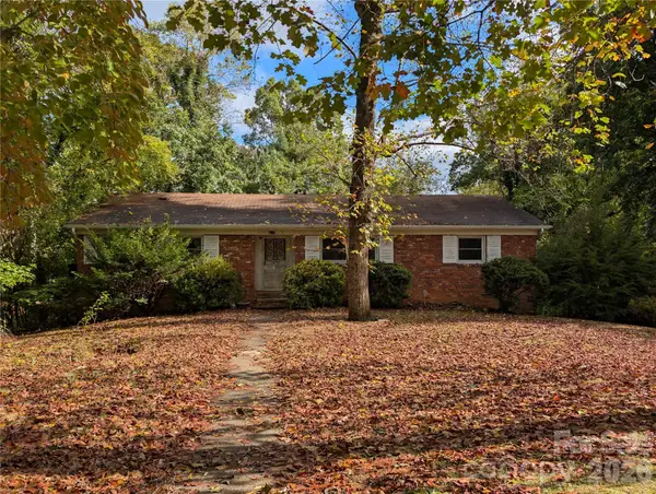 25 Chateau Place, Asheville, NC 28805