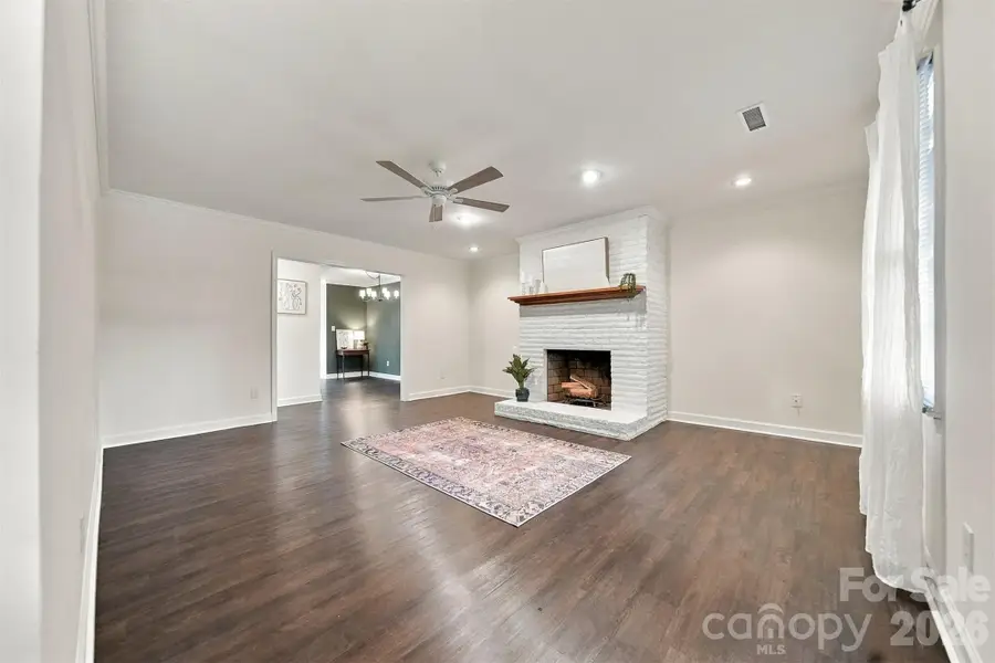 414 4th Avenue Ne, Hickory, NC 28601 - #2