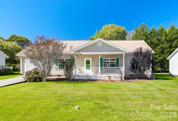 95 Beechnut Drive, Hendersonville, NC 28739