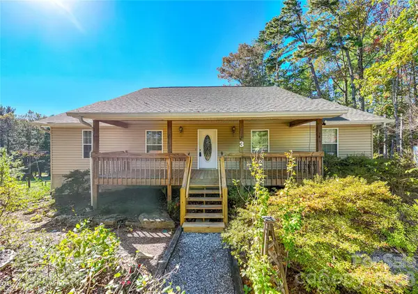 3 Edna Oaks Road, Hendersonville, NC 28792