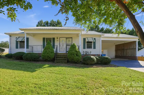 3033 26th Street Lane, Hickory, NC 28601