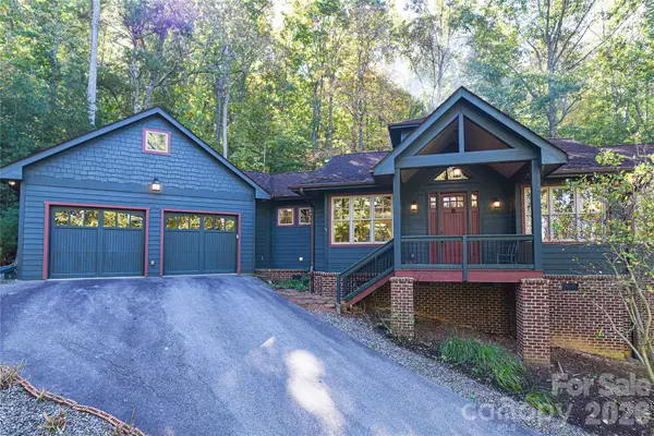 39 Oak Hollow Drive, Asheville, NC 28805