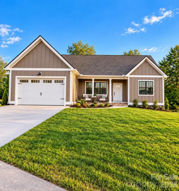 14 Olde Oak Court, Hendersonville, NC 28792