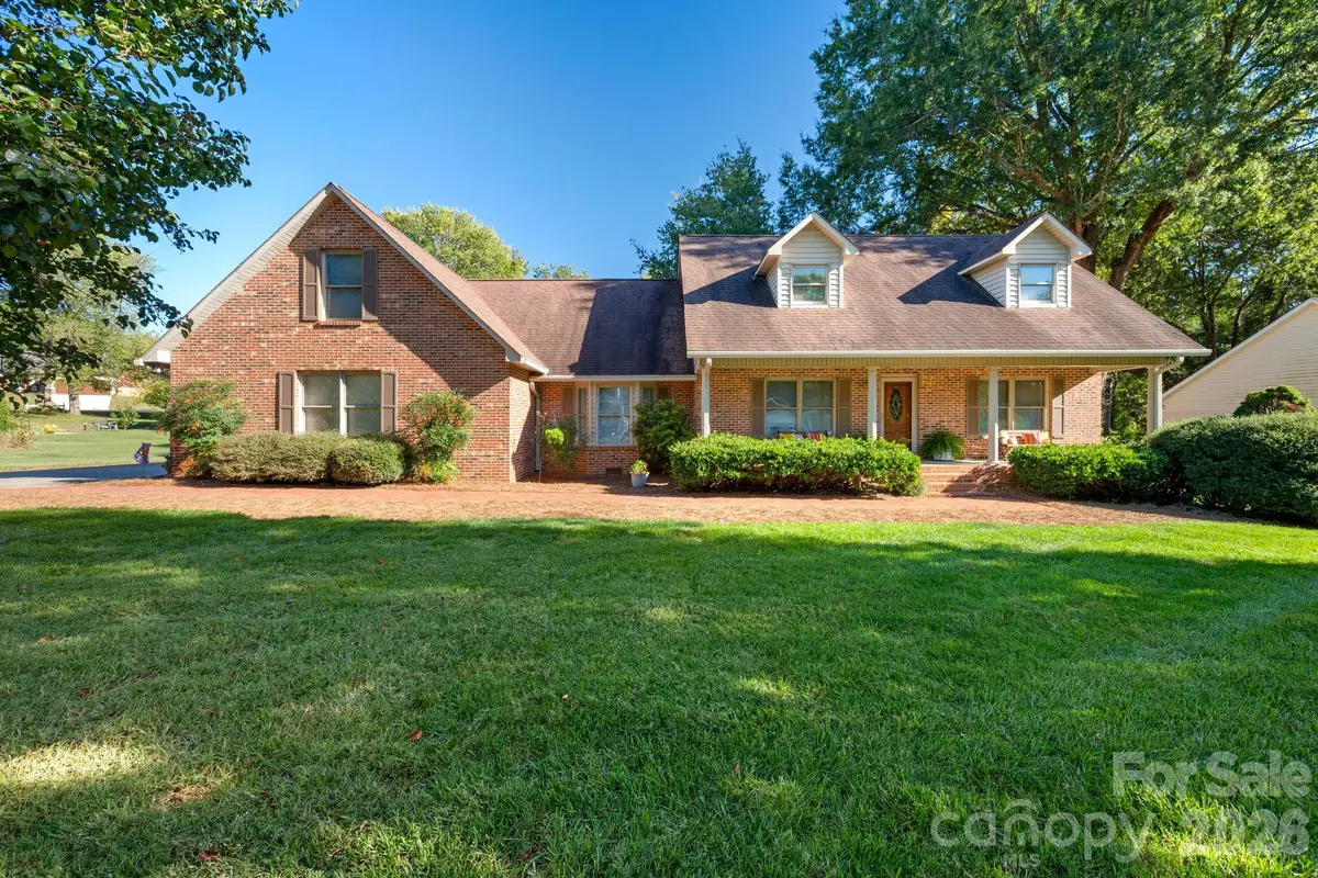990 Royal Drive, Lincolnton, NC 28092 - #1