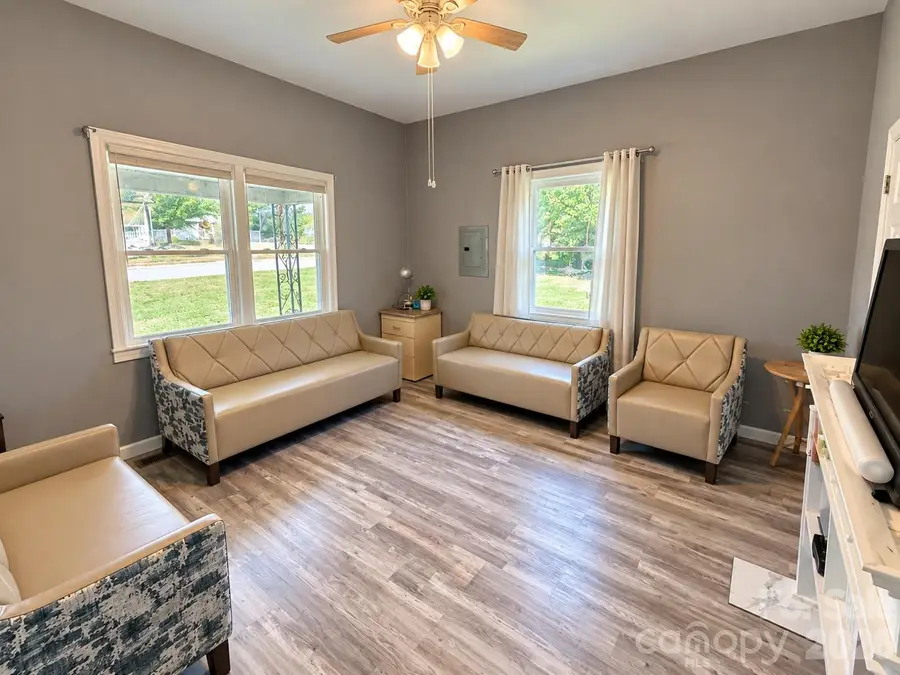 745 6th Avenue Sw, Hickory, NC 28602 - #2