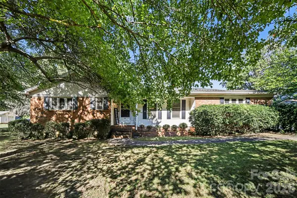 402 Sunset Circle, Dallas, NC 28034
