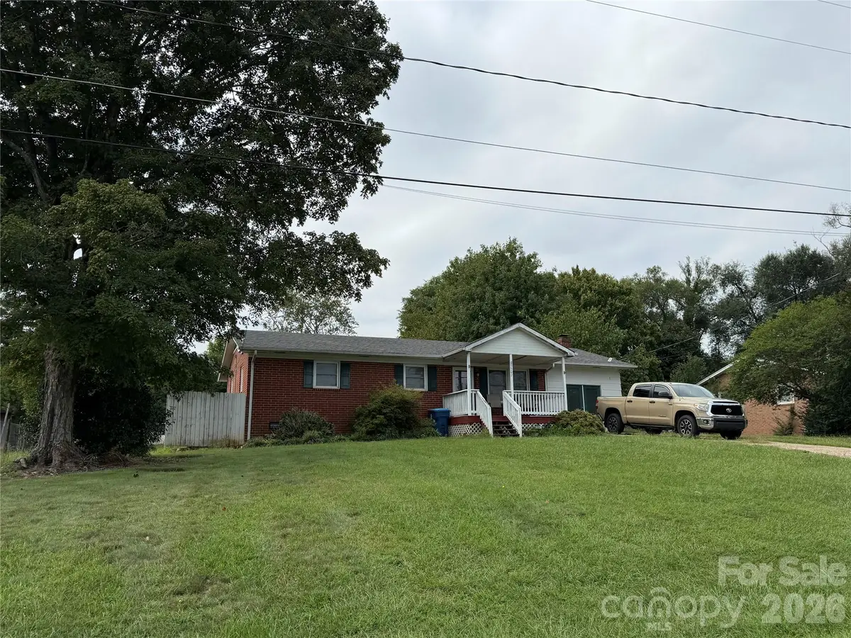 5507 Valley Field Road, Hickory, NC 28602 - #1