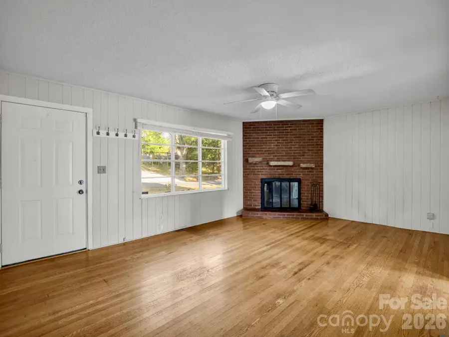 824 Willow Road, Hendersonville, NC 28739 - #2