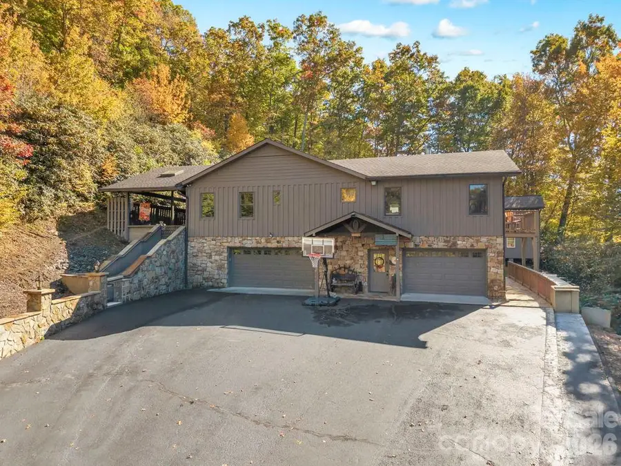 573 Watauga Street, Newland, NC 28657 - #2