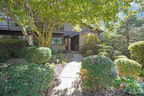 82 Laurelwood Circle W, Hendersonville, NC 28791