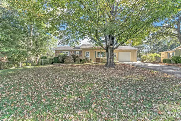 1 Dewberry Drive, Hendersonville, NC 28792