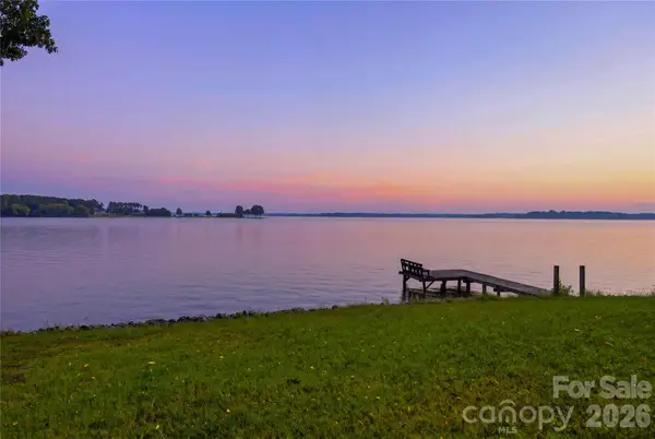 221 Gainswood Drive, Mooresville, NC 28117