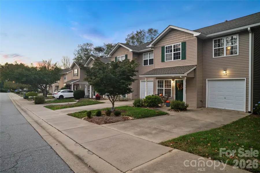 309 Wiltshire Circle, Fletcher, NC 28732 - #2