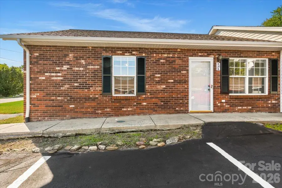121 24th Street Nw, Hickory, NC 28601 - #2