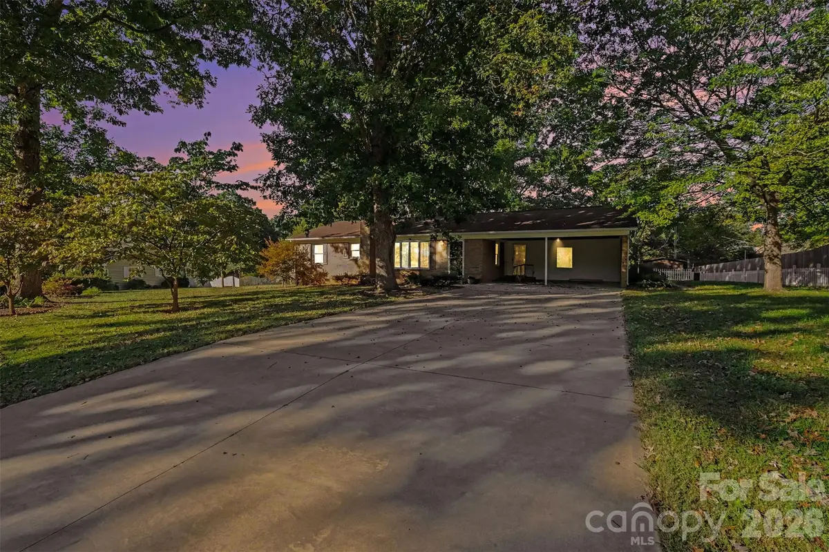 225 Edgewood Drive, Statesville, NC 28625 - #1