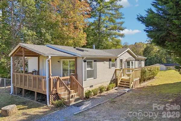 202 Banyan Road, Candler, NC 28715