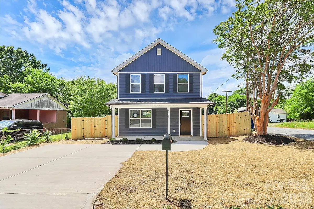 18 4th Avenue, Hickory, NC 28602 - #1