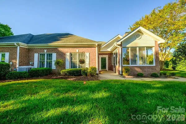 8562 Highland Glen Drive, Charlotte, NC 28269