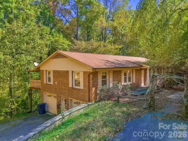 252 Foxhunt Lane, Hendersonville, NC 28791