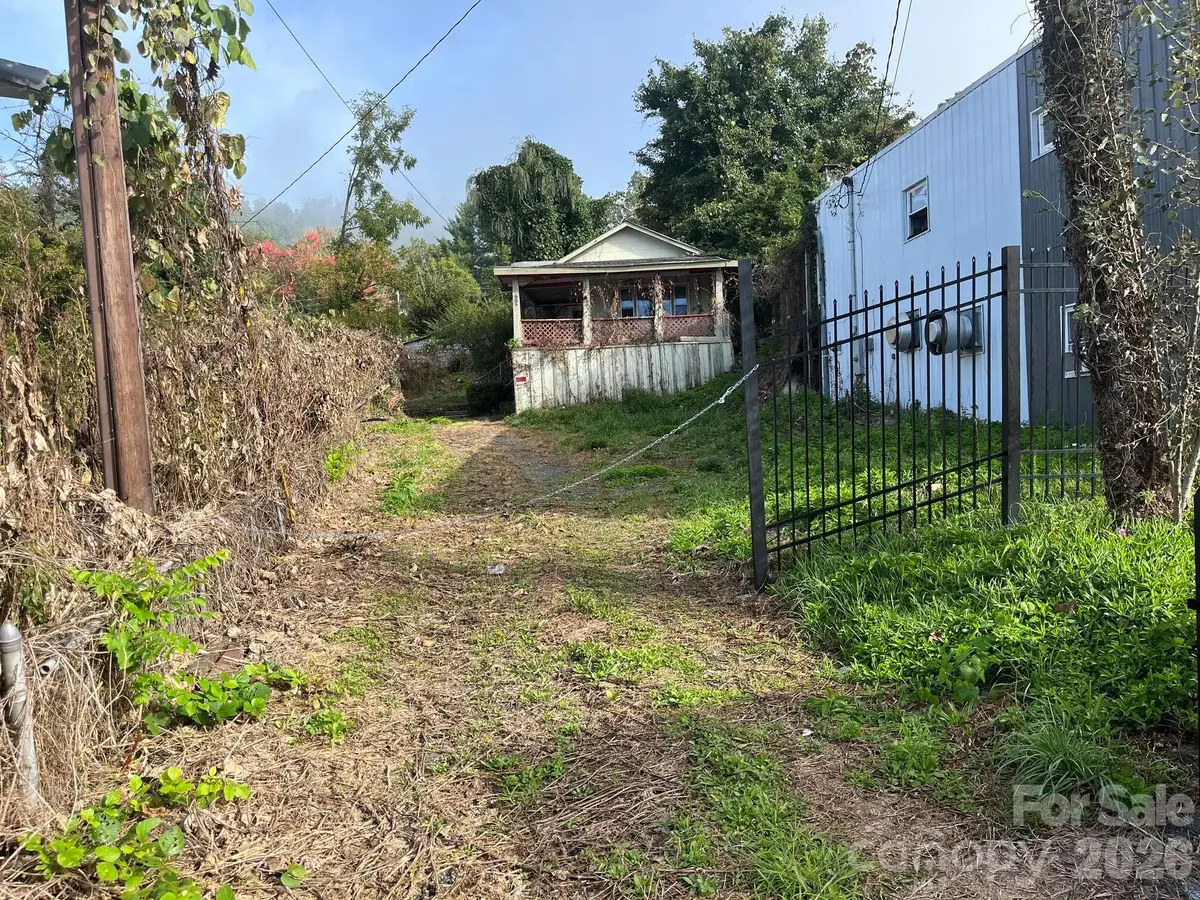 605 Oak Avenue, Spruce Pine, NC 28777 - #1