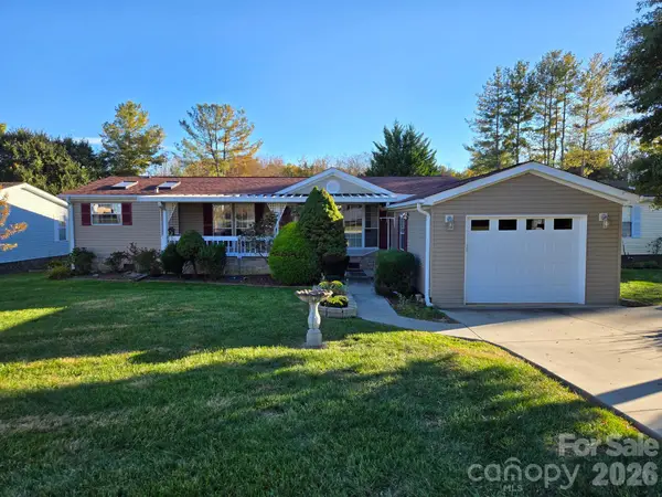 205 Misty Lane, Hendersonville, NC 28739