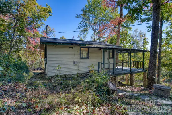 51 Oak Ridge Road, Hendersonville, NC 28792