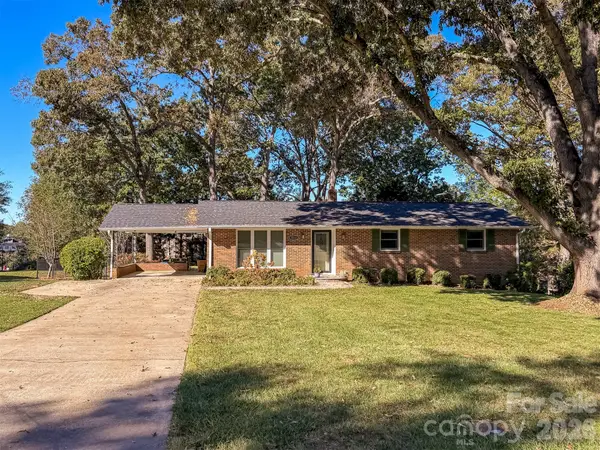 3211 7th Street Drive Ne, Hickory, NC 28601