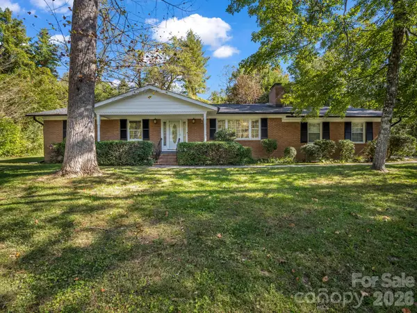 2630 Seminole Drive, Hendersonville, NC 28791