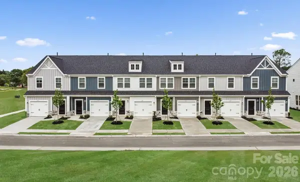 527 Barkdust Lane, Charlotte, NC 28216