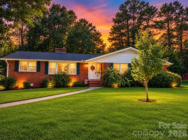 604 12th Avenue Ne, Hickory, NC 28601