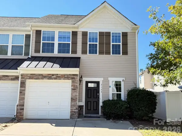 2524 Silverthorn Drive, Charlotte, NC 28273