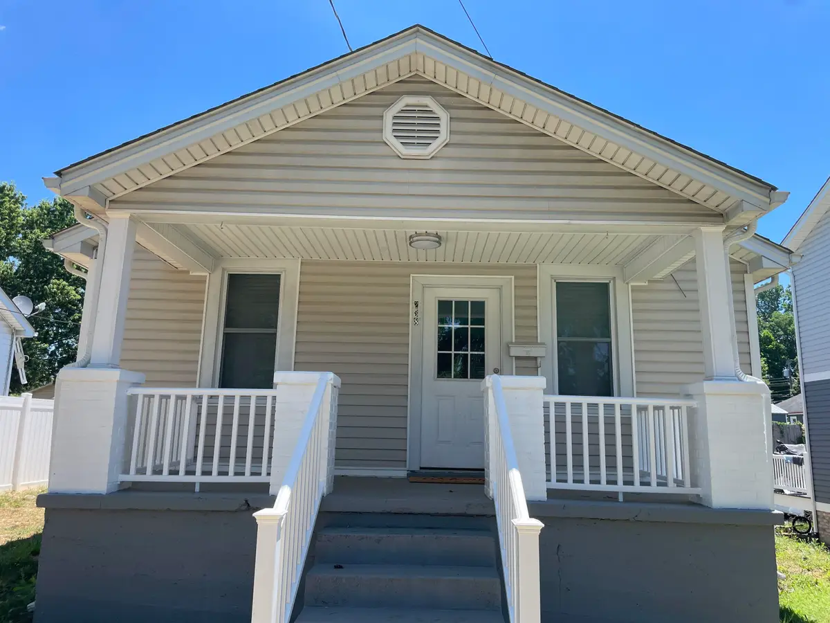 238 Charlotte Ave N, Waynesboro, VA 22980 - Image #1