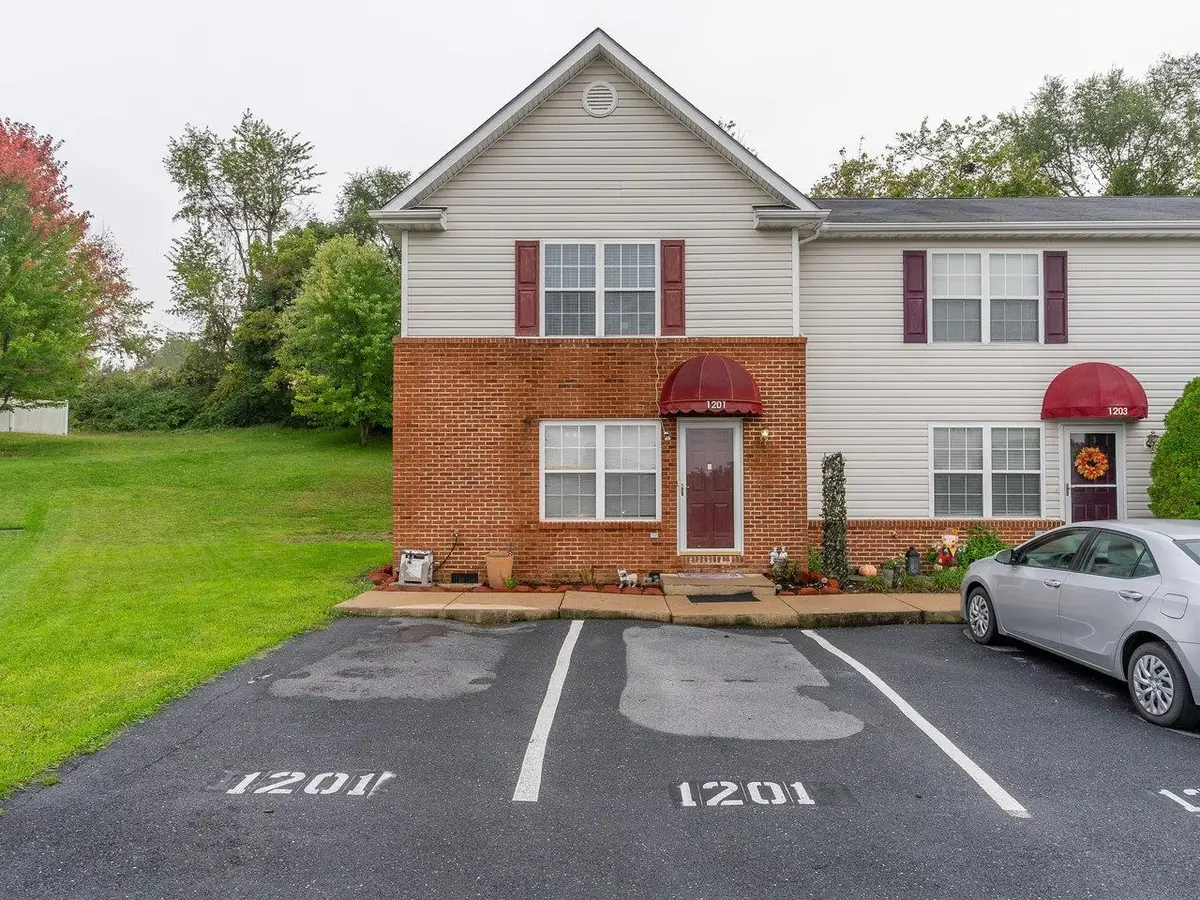 1201 Wordsworth Ct, Harrisonburg, VA 22802 - Image #1