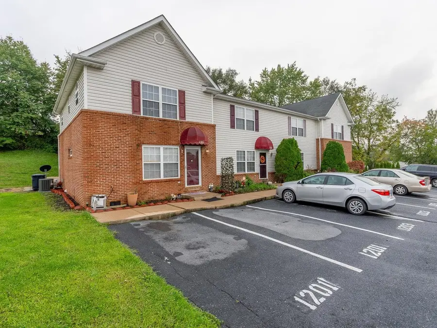 1201 Wordsworth Ct, Harrisonburg, VA 22802 - Image #2