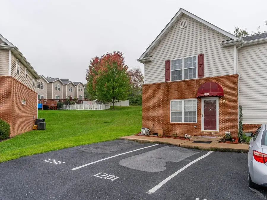 1201 Wordsworth Ct, Harrisonburg, VA 22802 - Image #3