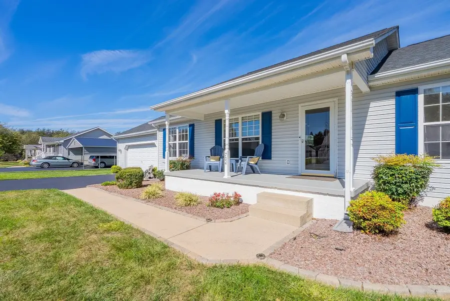 704 17th St, Grottoes, VA 24441 - #3