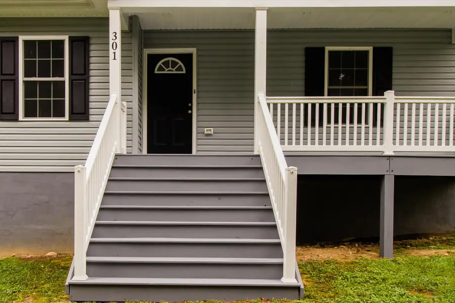 301 Church St S, Woodstock, VA 22664 - #2