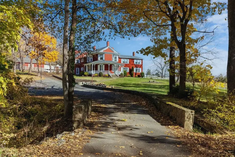 1004 Beverley St E, Staunton, VA 24401 - Image #2